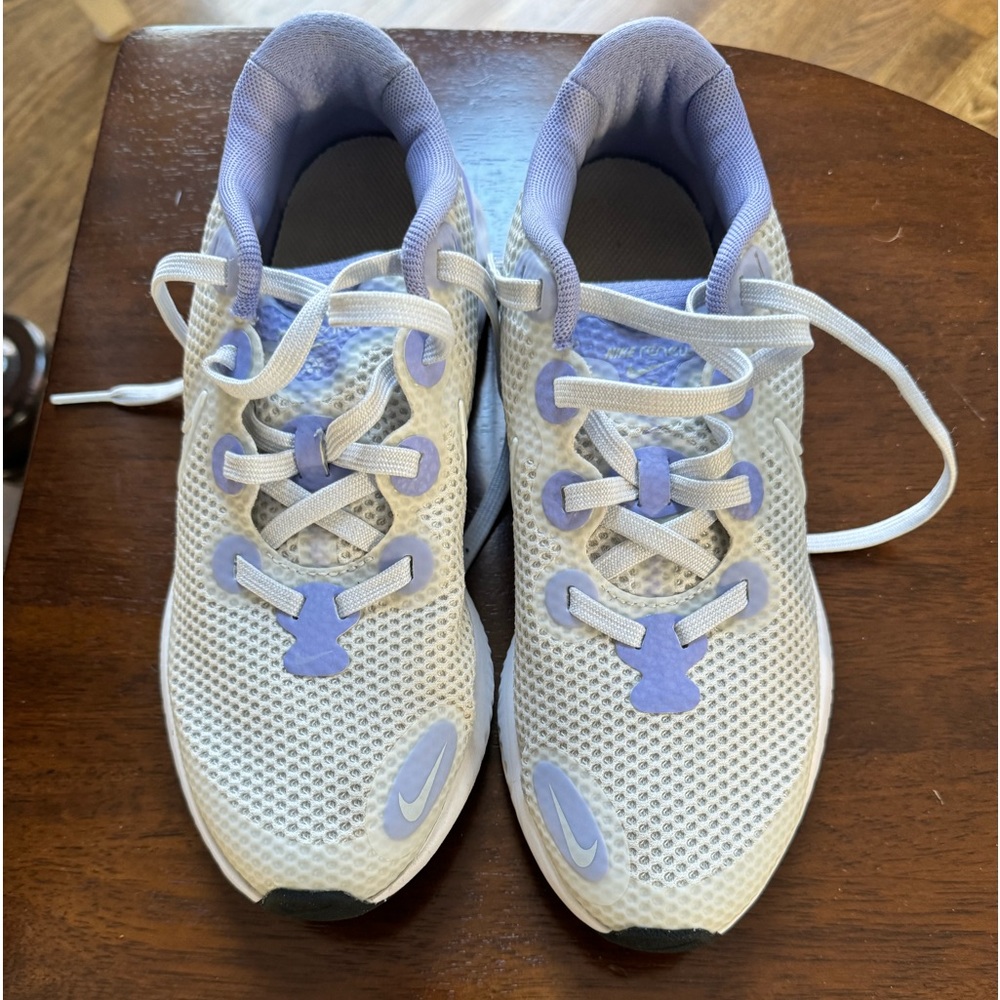 Women’s/Youth purple sneakers US 4Y